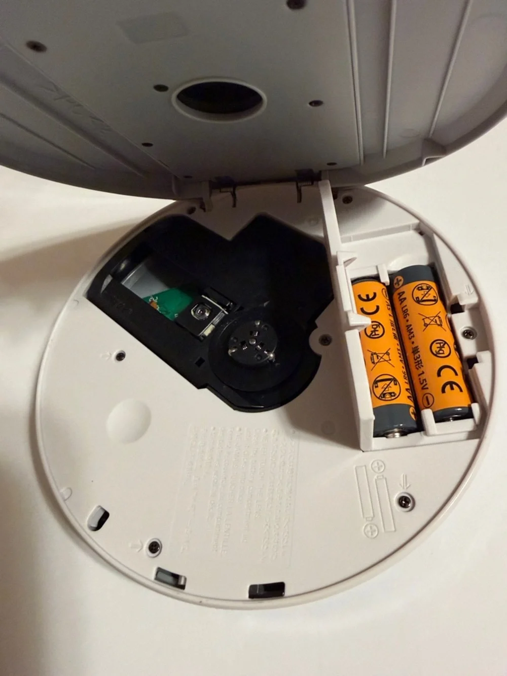 Sony D-NF340 Compact Disc Walkman CD/MP3/FM Radio Silver Portable with LCD
